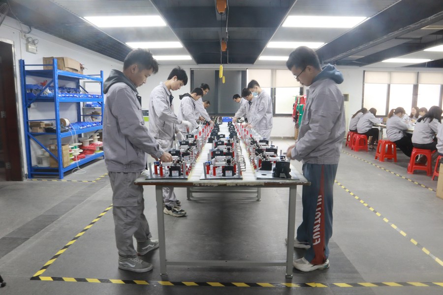 Chengdu Sixpence Technology Co.,Ltd. linea di produzione del fabbricante